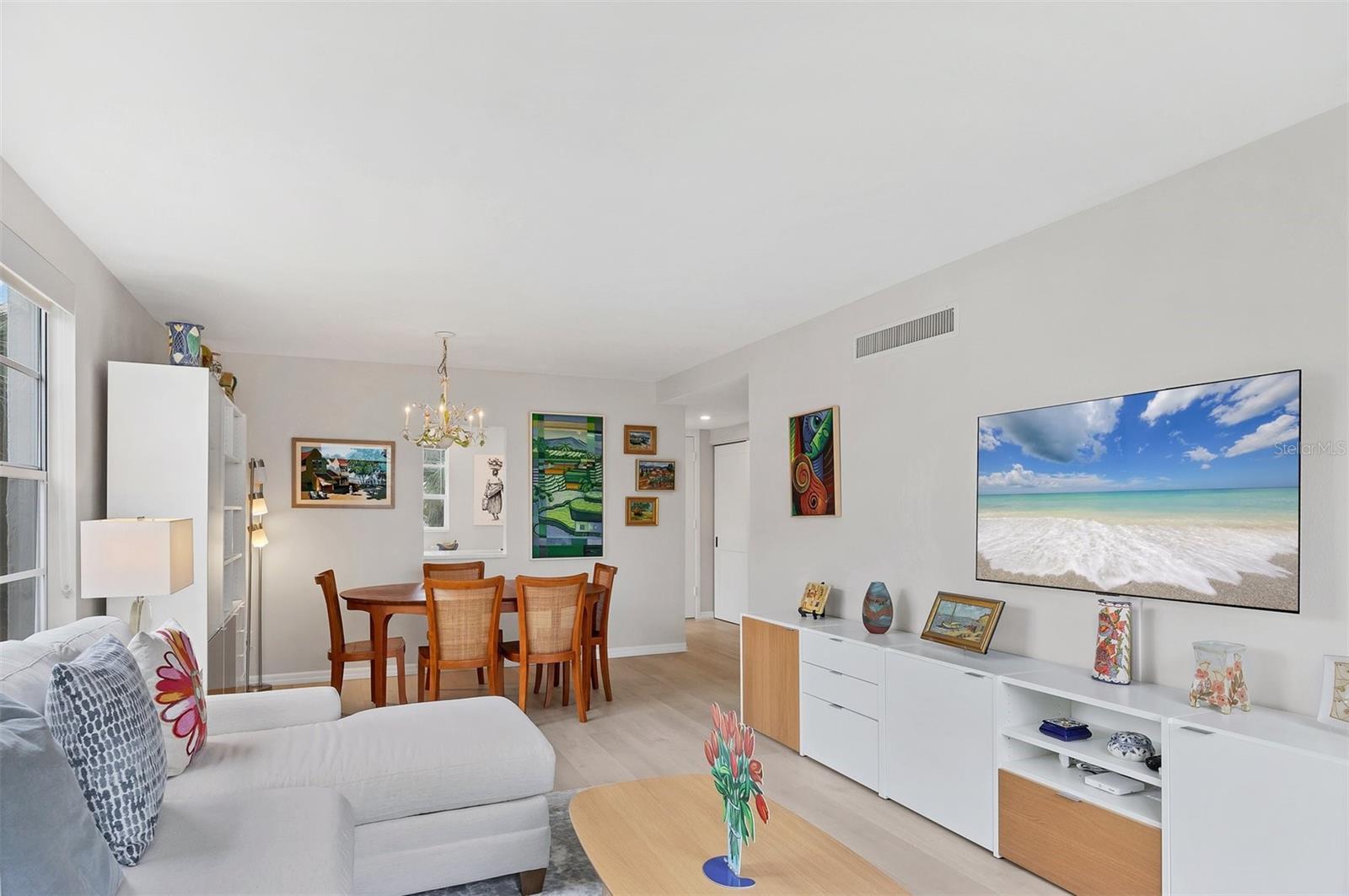 4350 CHATHAM DR #208, LONGBOAT KEY, FL, 34228