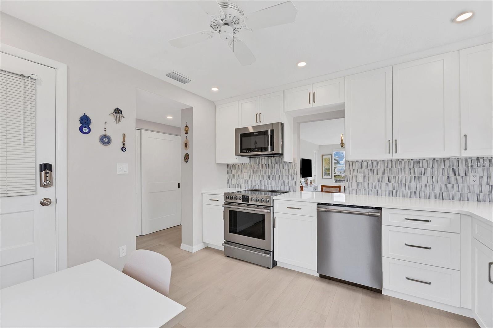 4350 CHATHAM DR #208, LONGBOAT KEY, FL, 34228