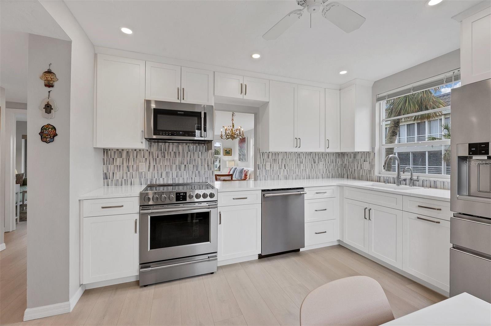 4350 CHATHAM DR #208, LONGBOAT KEY, FL, 34228