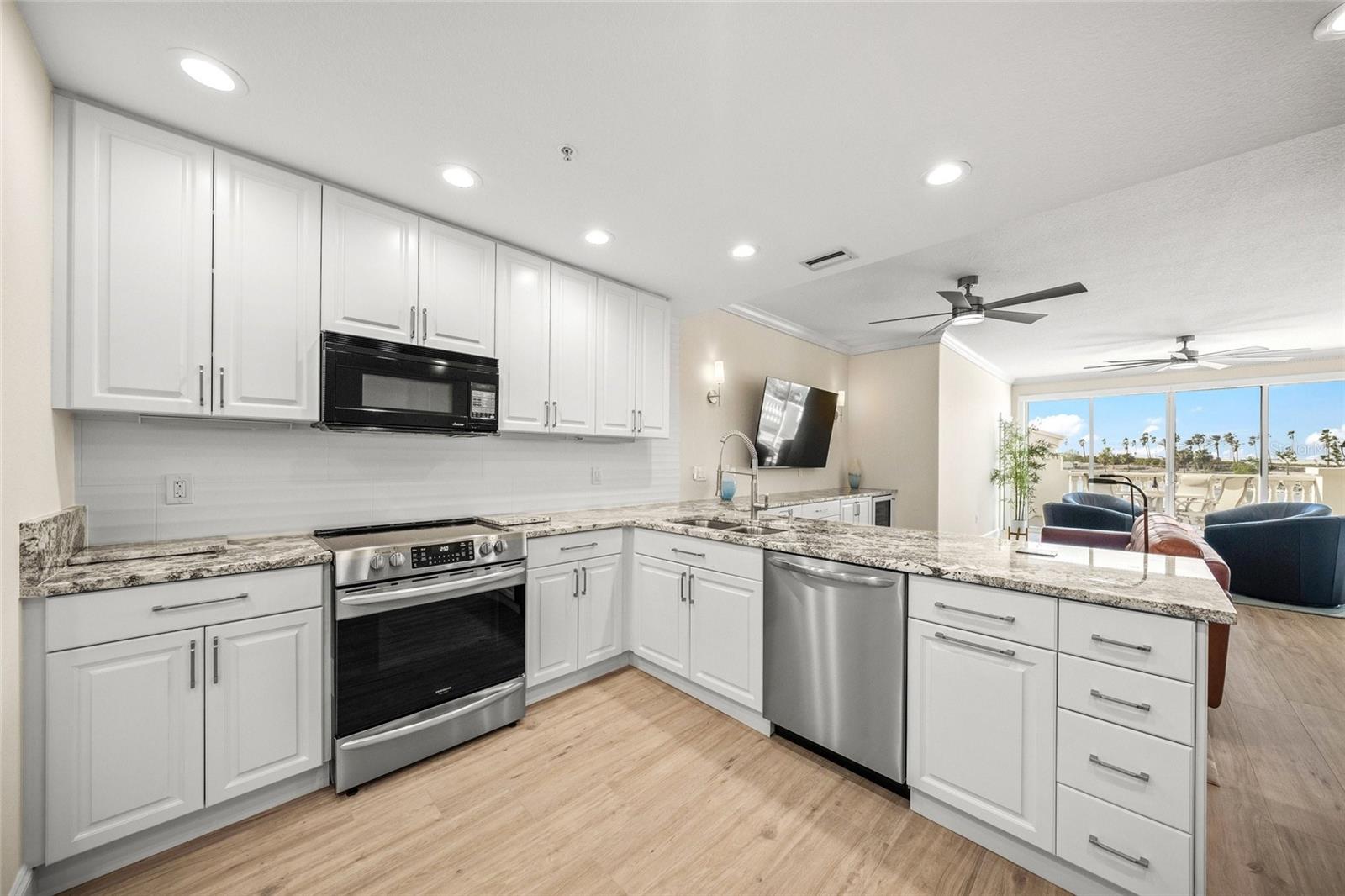 166 GOLDEN GATE PT #21, SARASOTA, FL, 34236