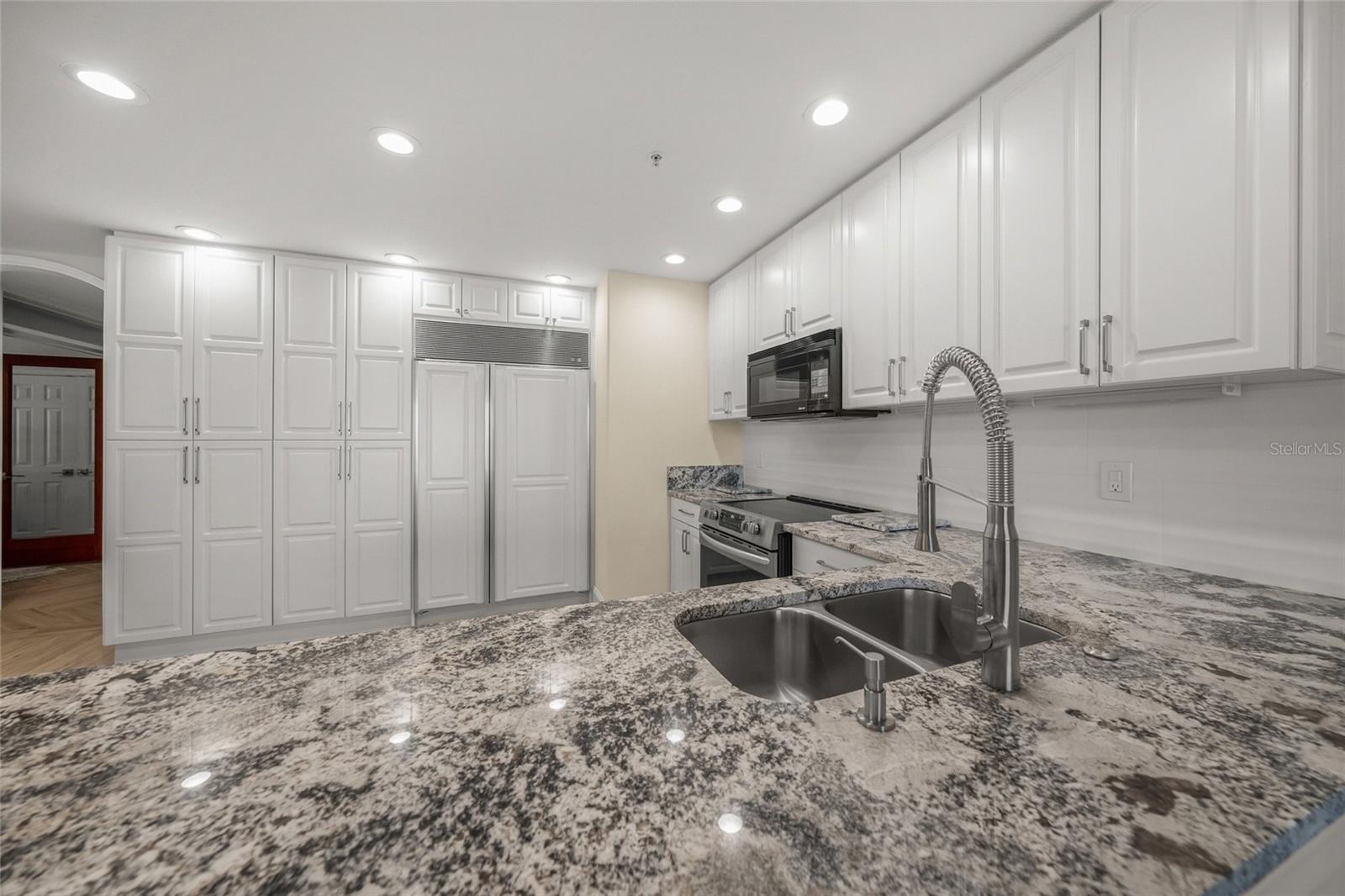 166 GOLDEN GATE PT #21, SARASOTA, FL, 34236