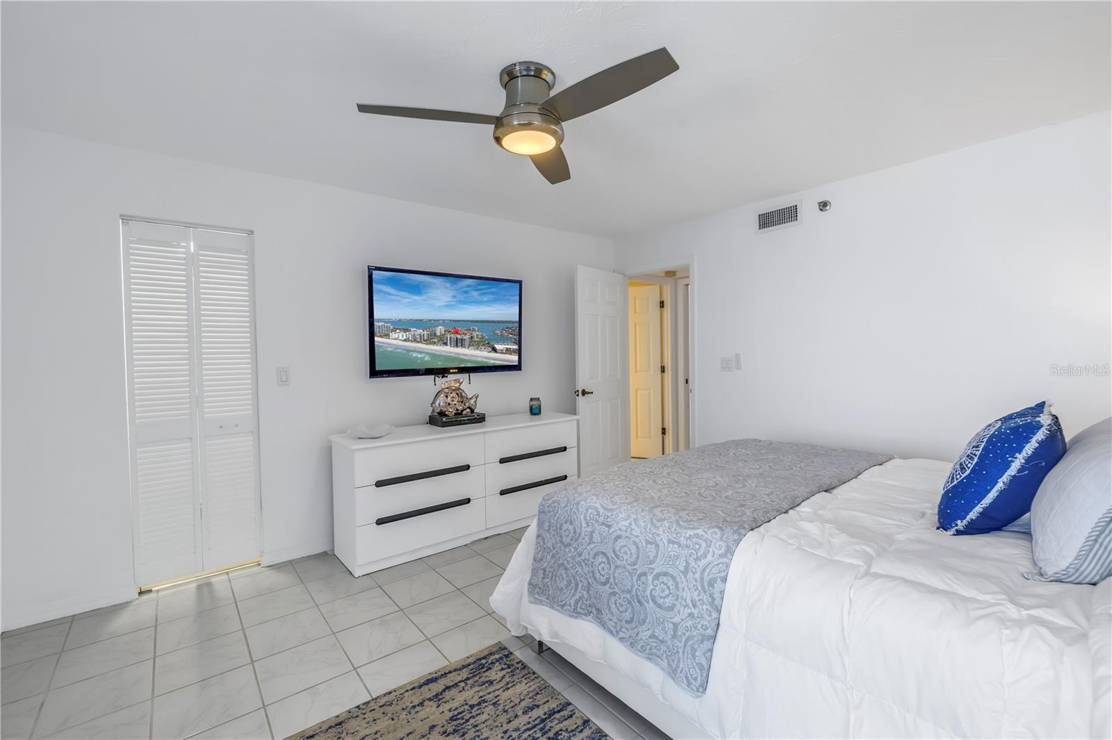 1660 GULF BLVD #304, CLEARWATER BEACH, FL, 33767