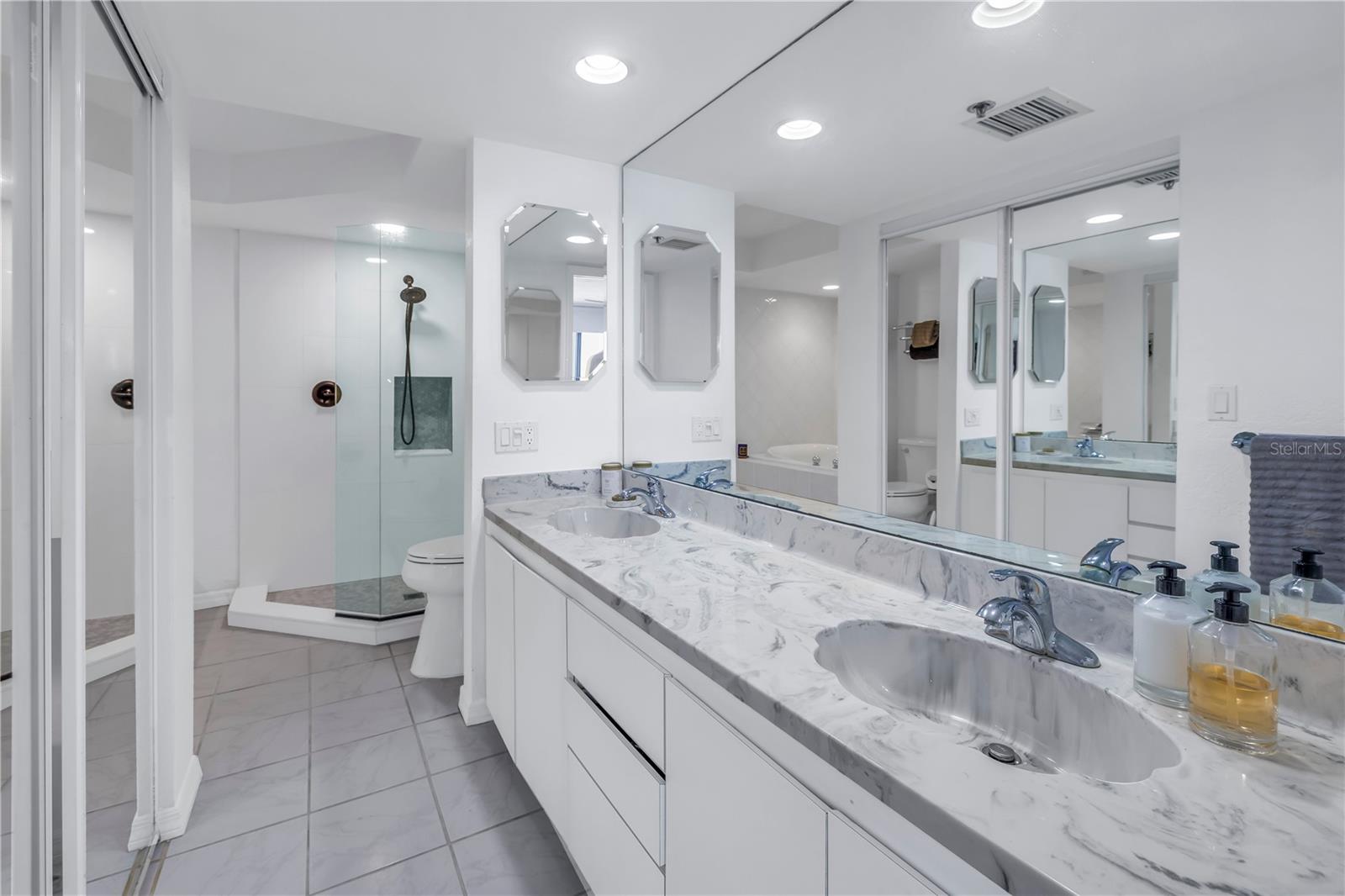1660 GULF BLVD #304, CLEARWATER BEACH, FL, 33767