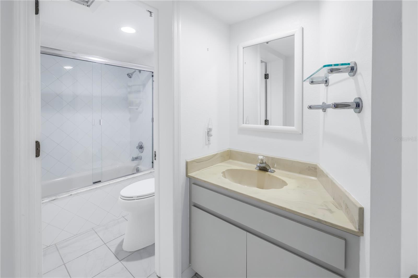 1660 GULF BLVD #304, CLEARWATER BEACH, FL, 33767