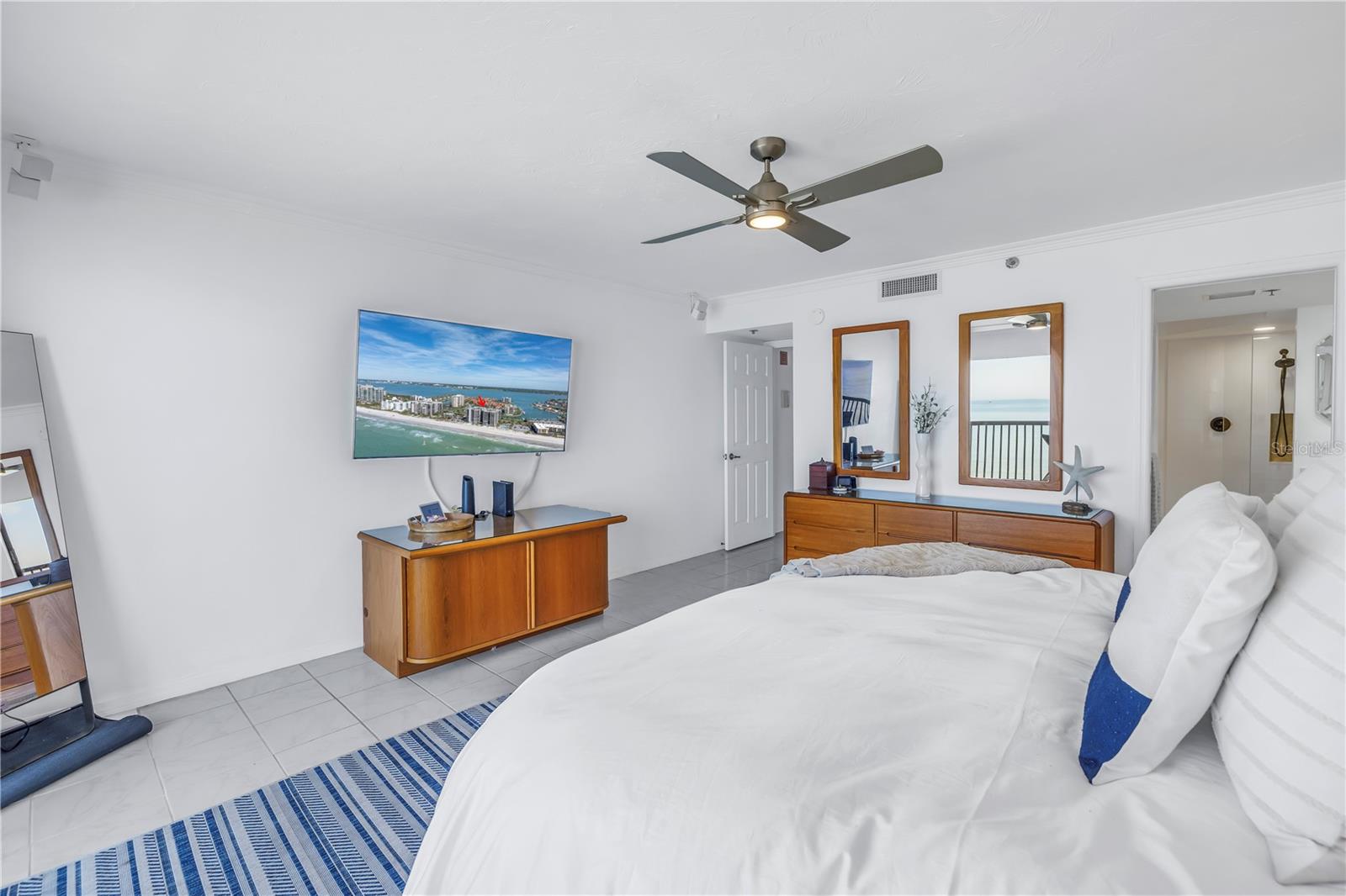 1660 GULF BLVD #304, CLEARWATER BEACH, FL, 33767