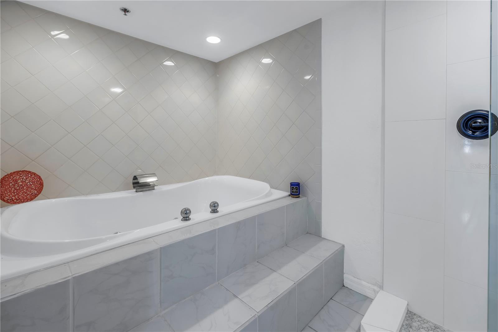 1660 GULF BLVD #304, CLEARWATER BEACH, FL, 33767