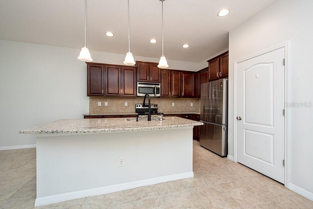 10415 BUTTERFLY WING CT, RIVERVIEW, FL, 33578
