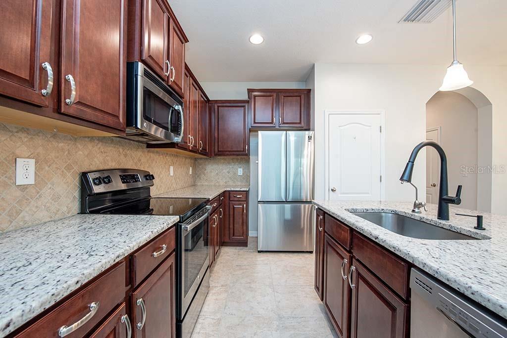 10415 BUTTERFLY WING CT, RIVERVIEW, FL, 33578
