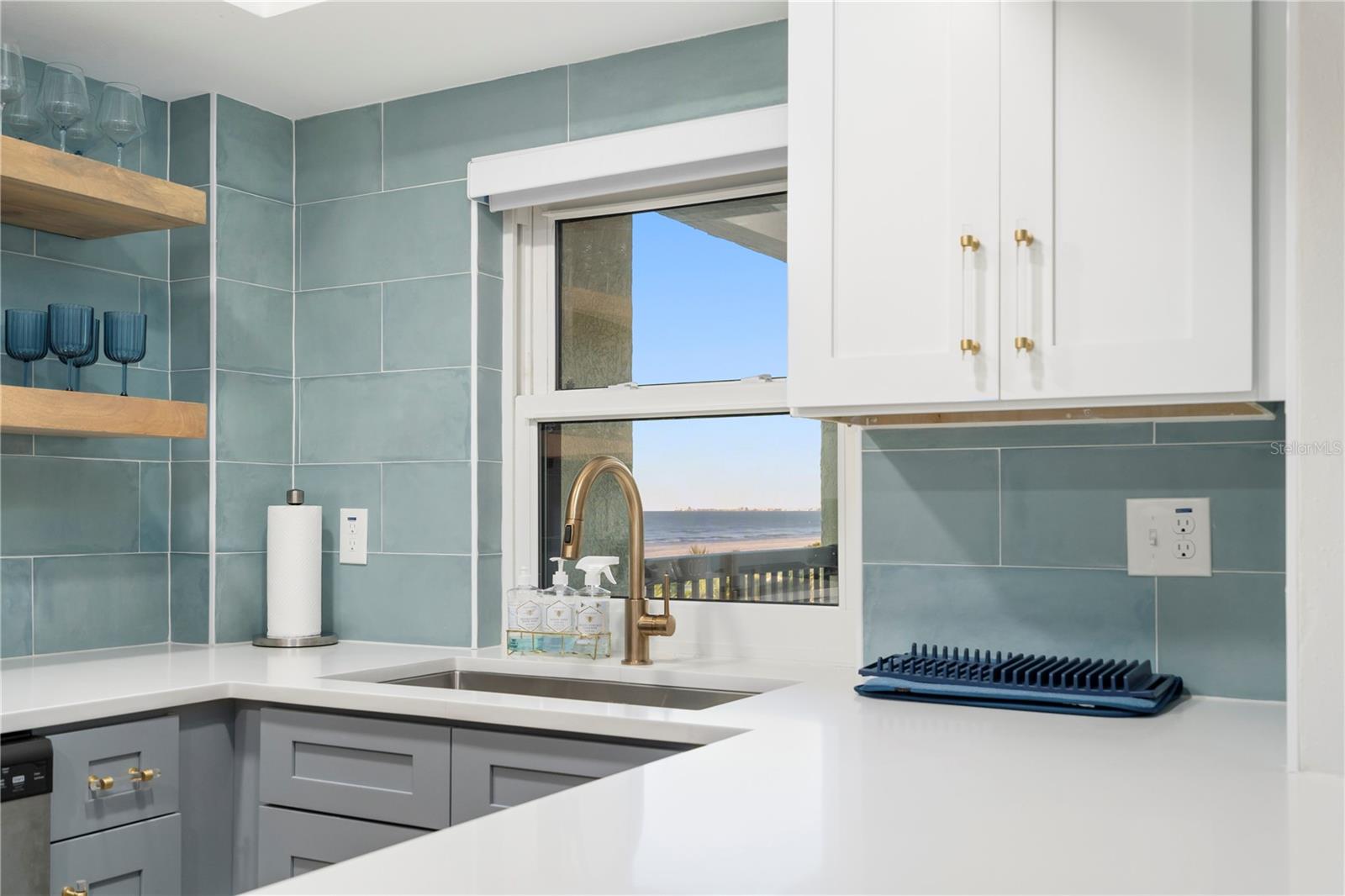 3200 GULF BLVD #204, ST PETE BEACH, FL, 33706