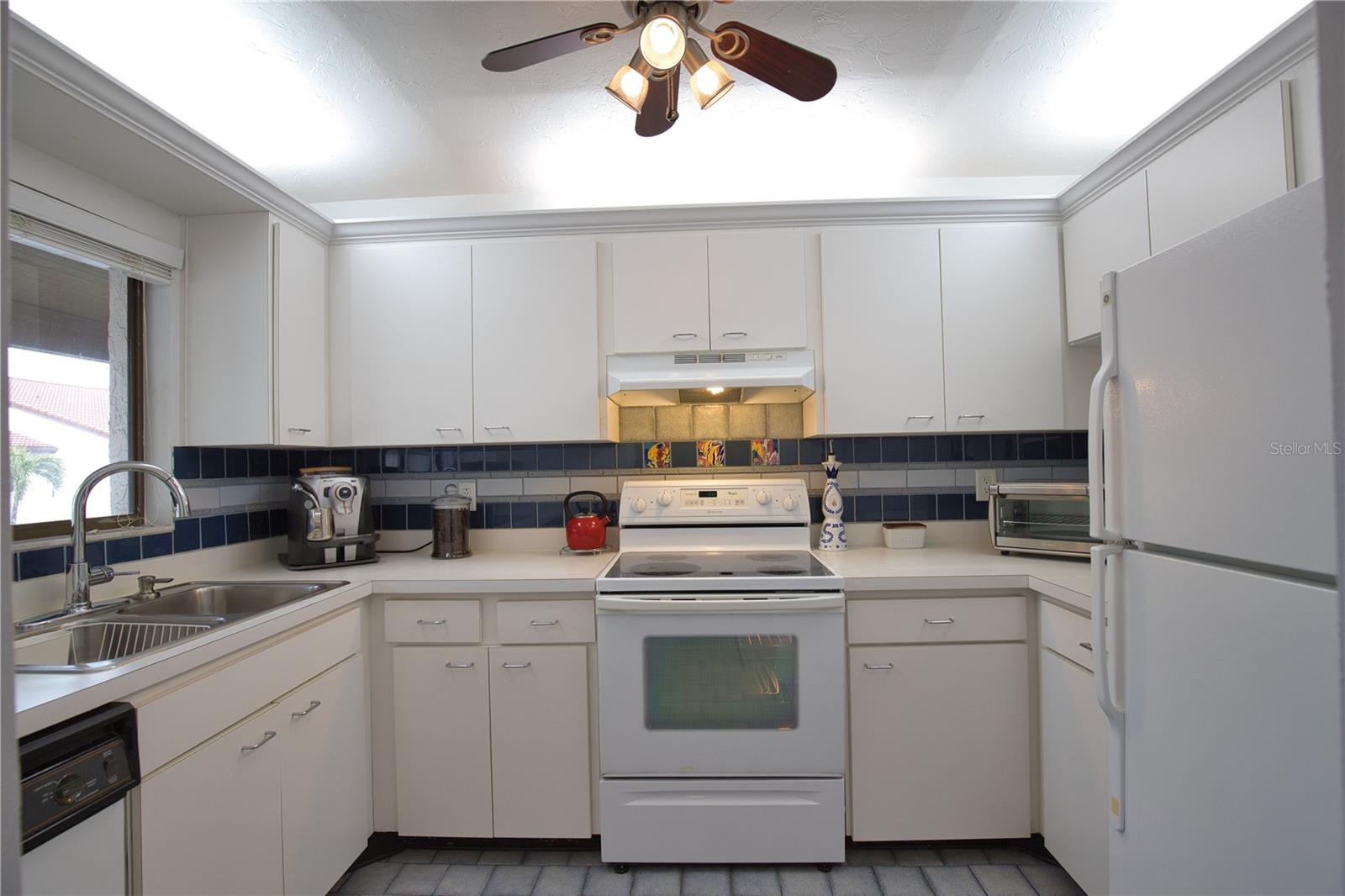 1640 STICKNEY POINT RD #202, SARASOTA, FL, 34231