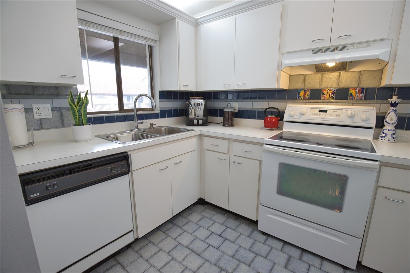 1640 STICKNEY POINT RD #202, SARASOTA, FL, 34231