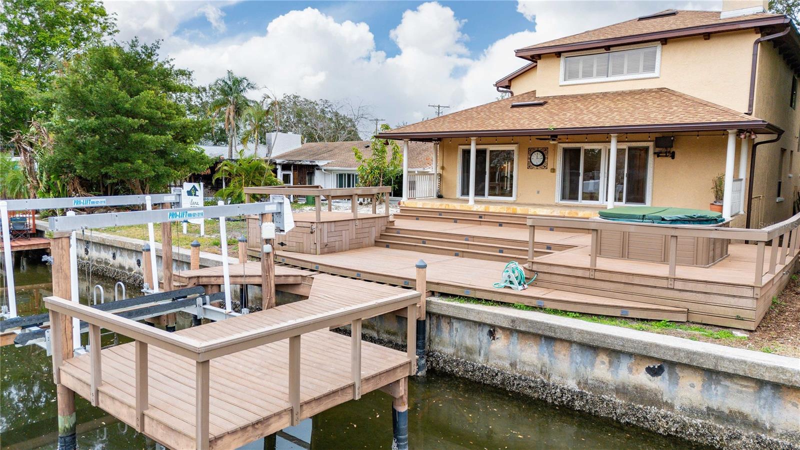 513 SUWANEE CIR, TAMPA, FL, 33606