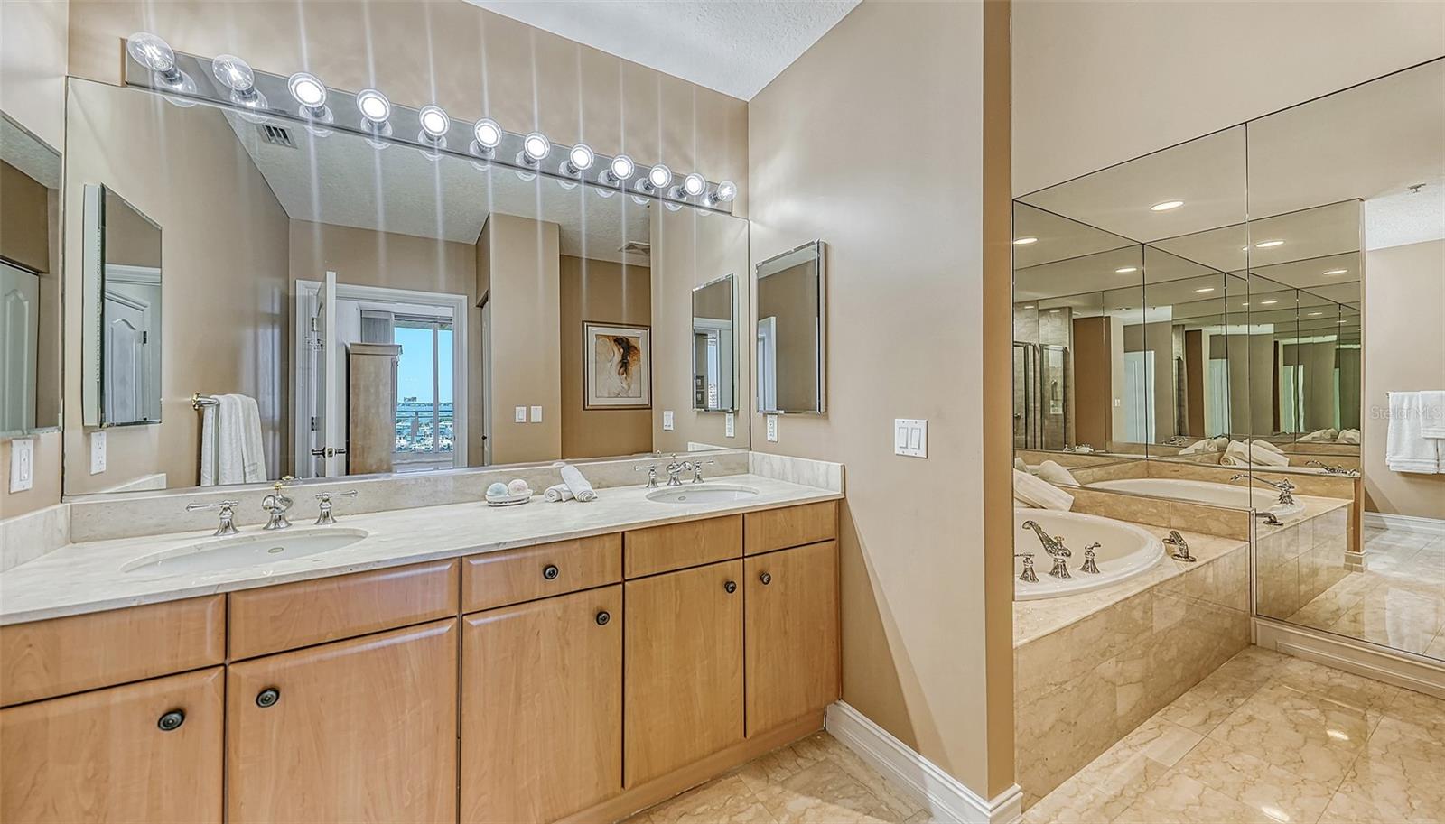 1233 N GULFSTREAM AVE #502, SARASOTA, FL, 34236