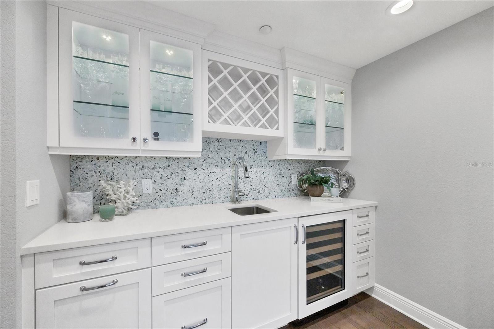 704 S HARBOR DR, BOCA GRANDE, FL, 33921