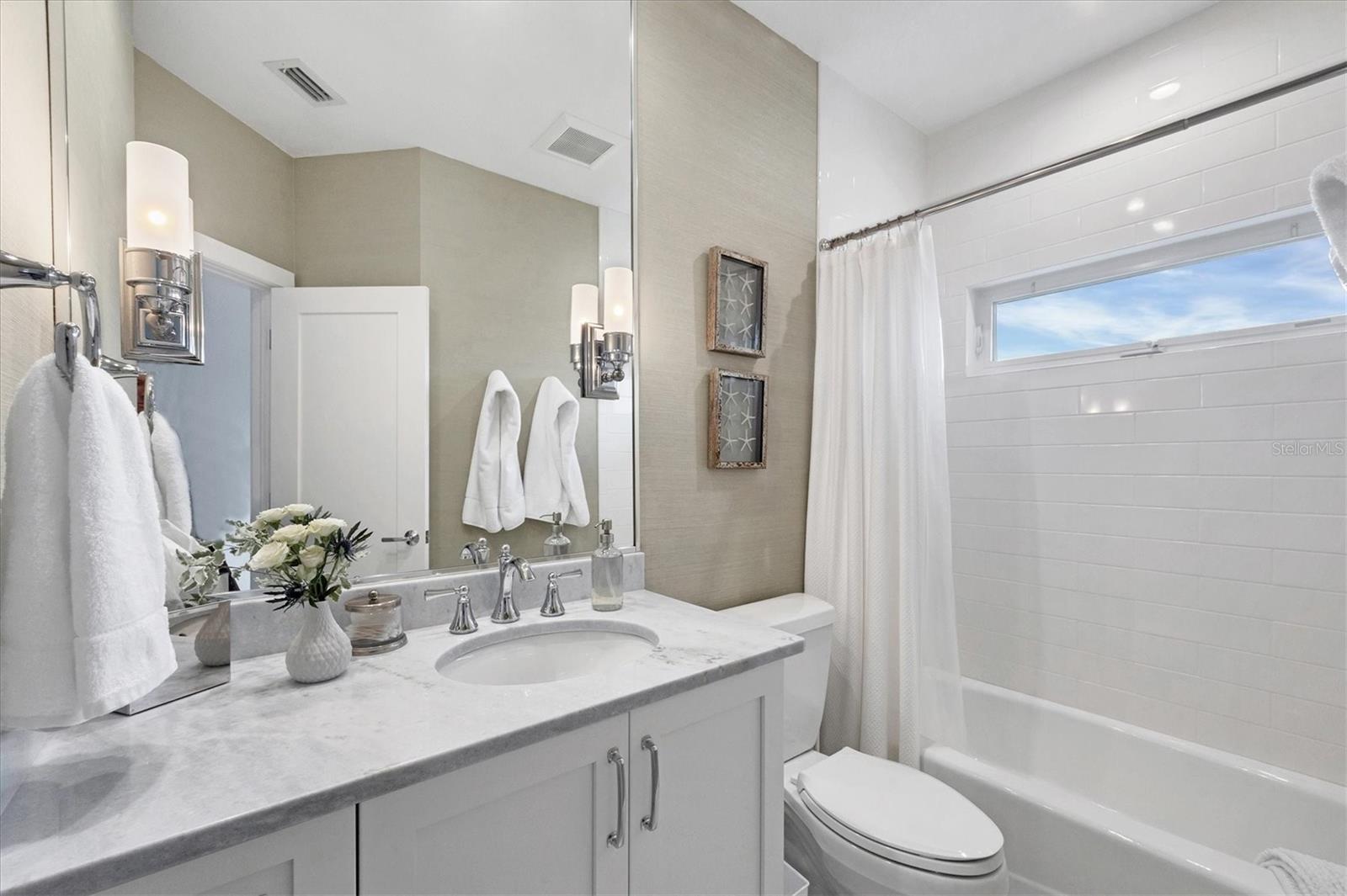 704 S HARBOR DR, BOCA GRANDE, FL, 33921