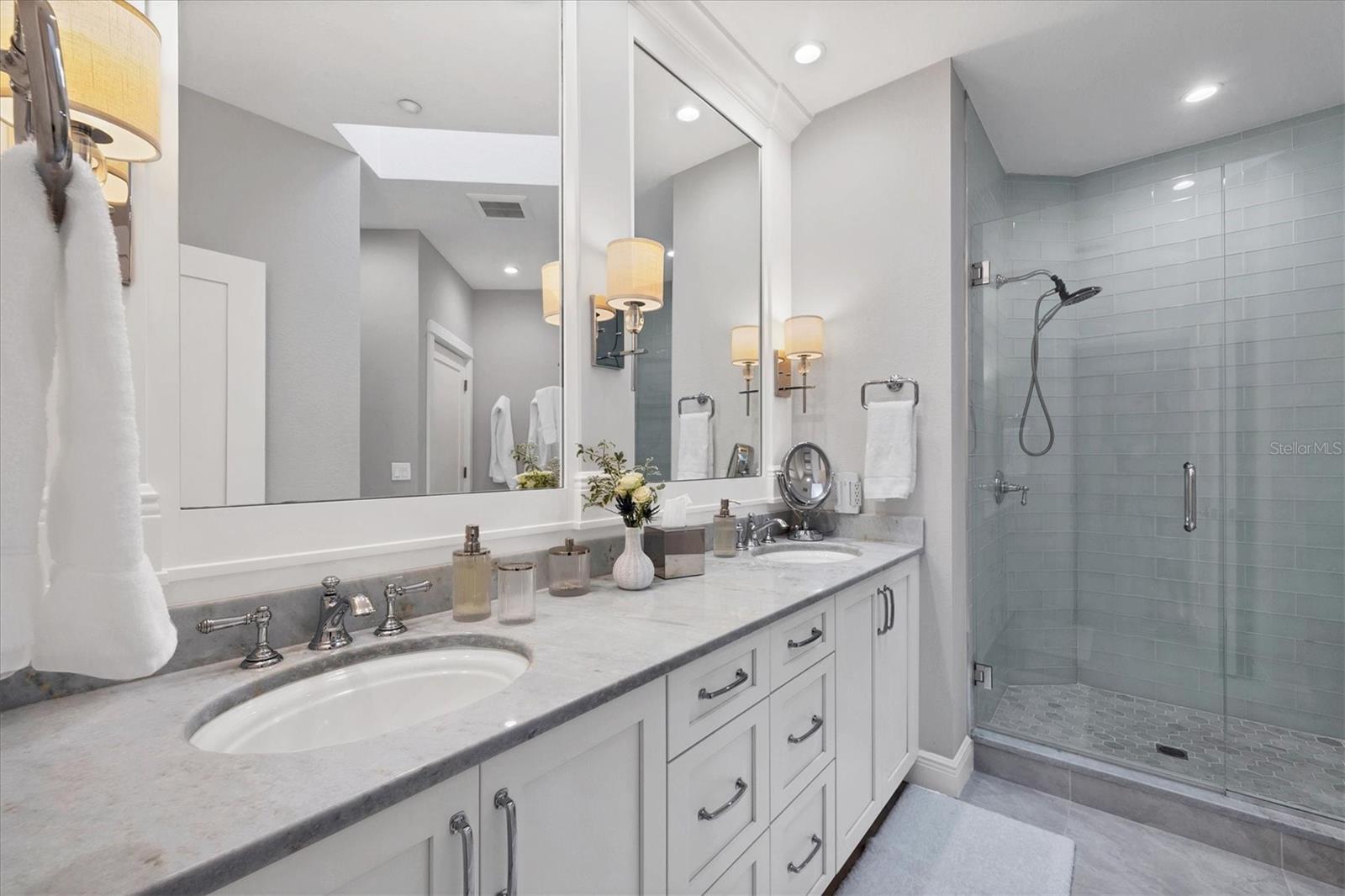 704 S HARBOR DR, BOCA GRANDE, FL, 33921