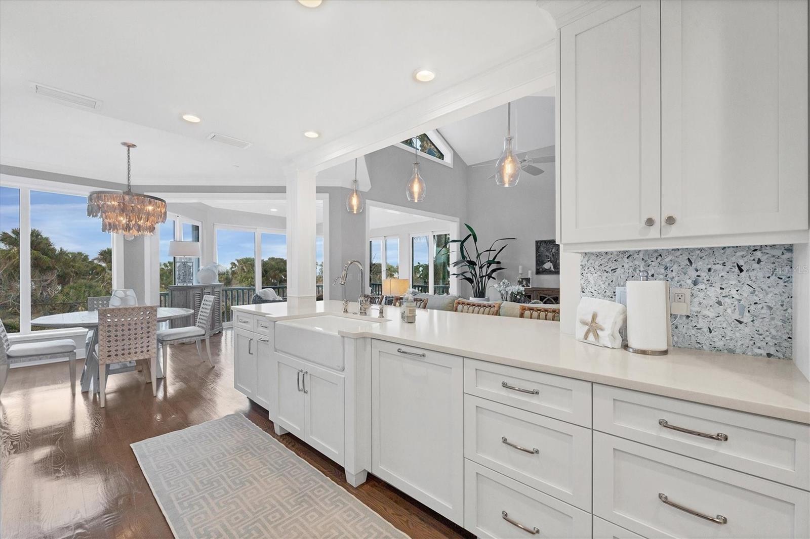 704 S HARBOR DR, BOCA GRANDE, FL, 33921
