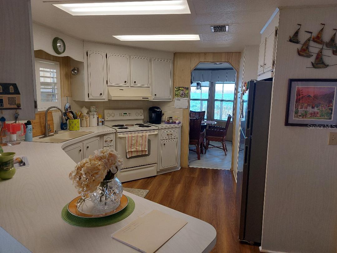 332 COLONIAL BLVD, PALM HARBOR, FL, 34684