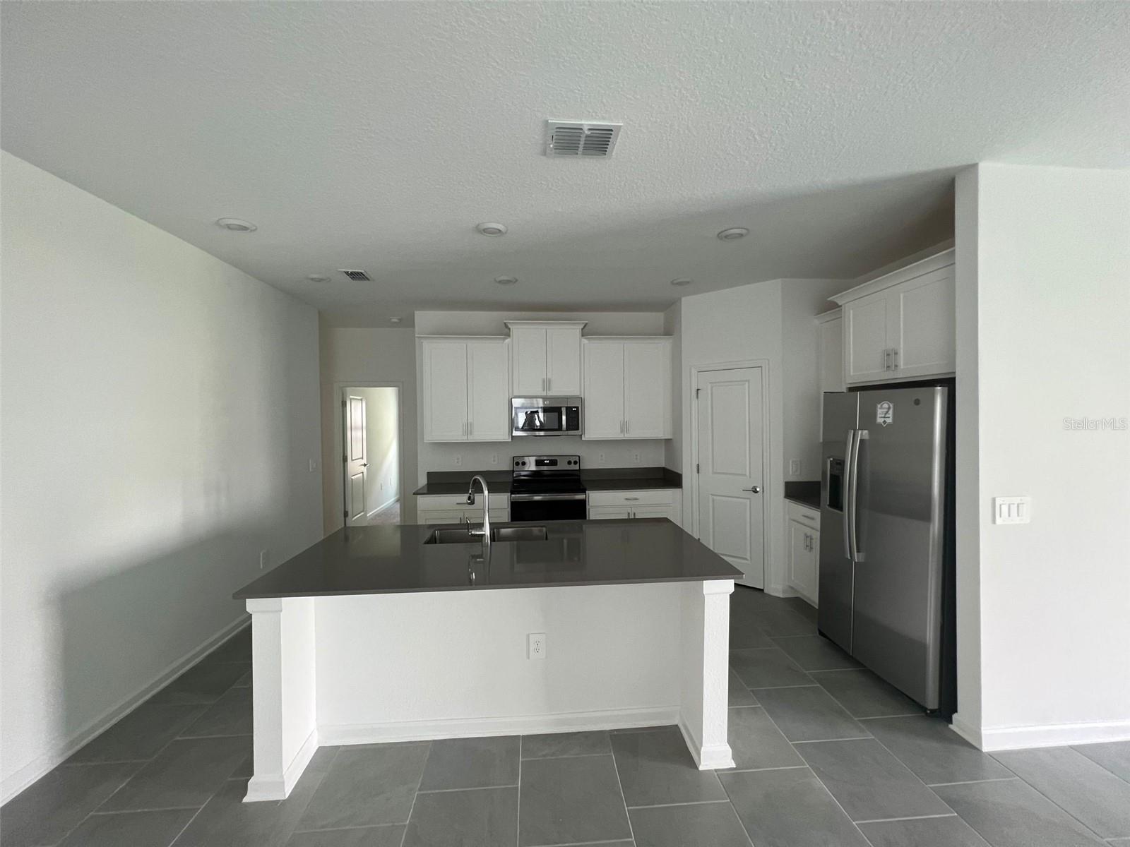 1811 ROSS HAMMOCK AVE, GROVELAND, FL, 34736