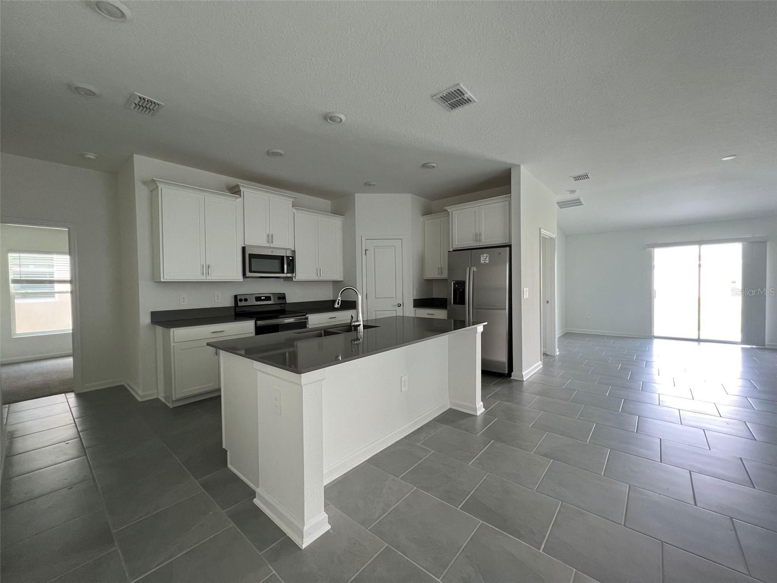 1811 ROSS HAMMOCK AVE, GROVELAND, FL, 34736