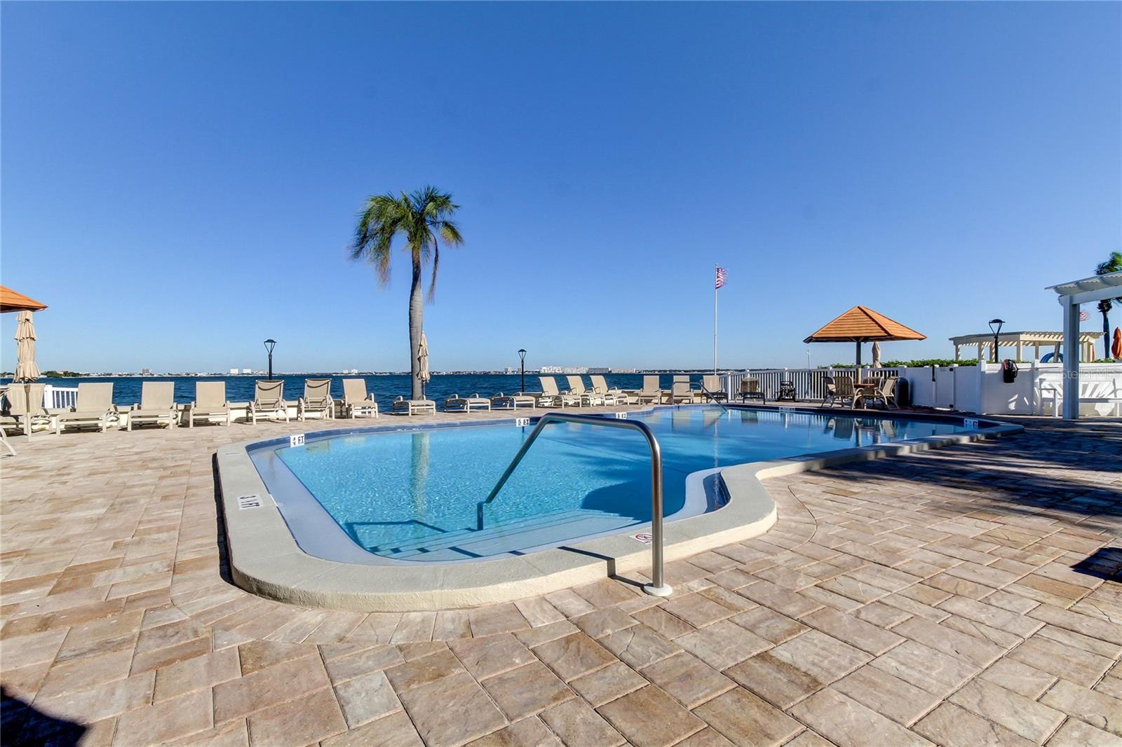6265 SUN BLVD #906, ST PETERSBURG, FL, 33715