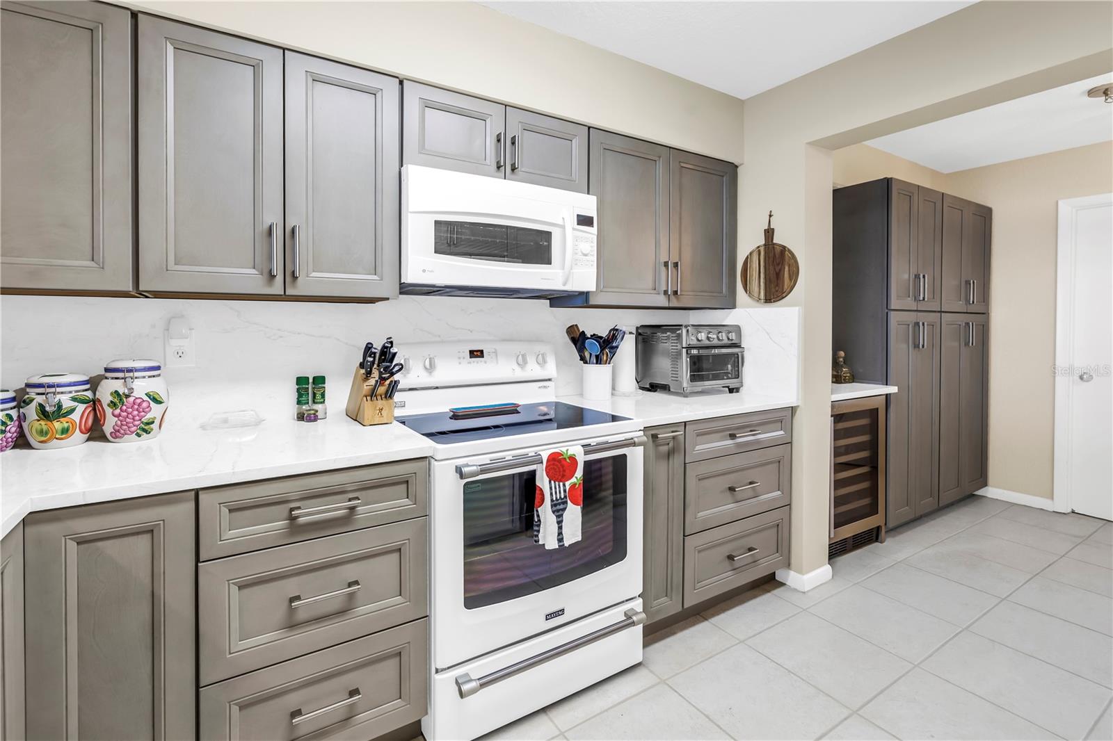 6093 BAHIA DEL MAR CIR #375, ST PETERSBURG, FL, 33715