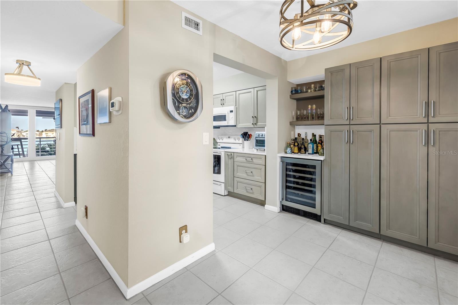 6093 BAHIA DEL MAR CIR #375, ST PETERSBURG, FL, 33715