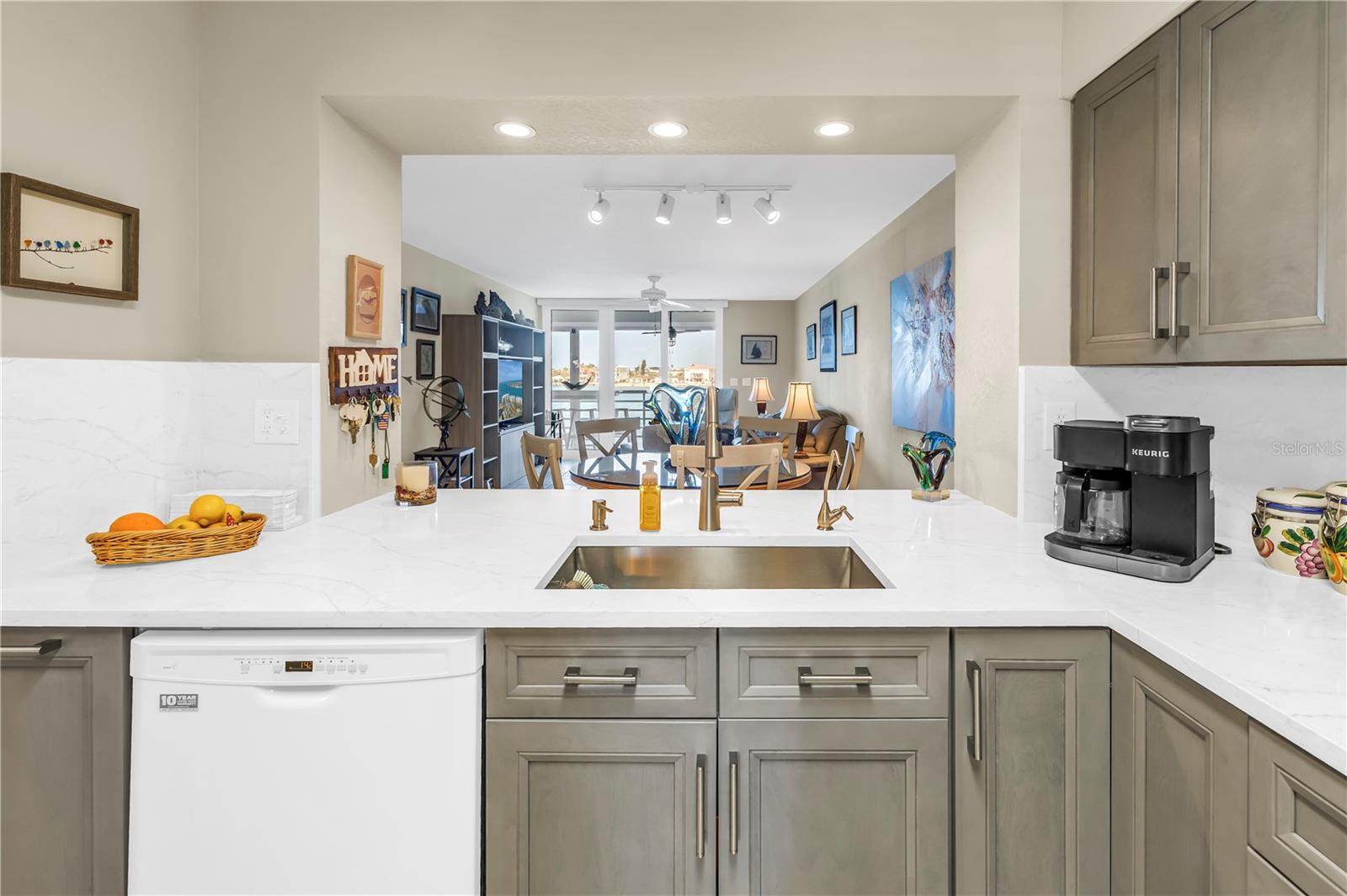 6093 BAHIA DEL MAR CIR #375, ST PETERSBURG, FL, 33715