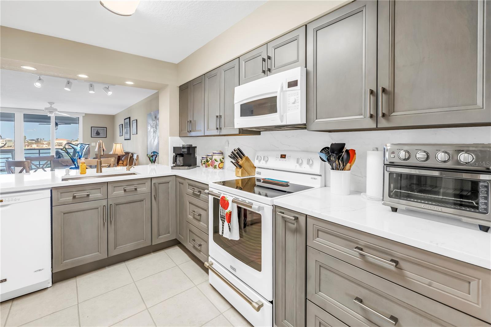 6093 BAHIA DEL MAR CIR #375, ST PETERSBURG, FL, 33715