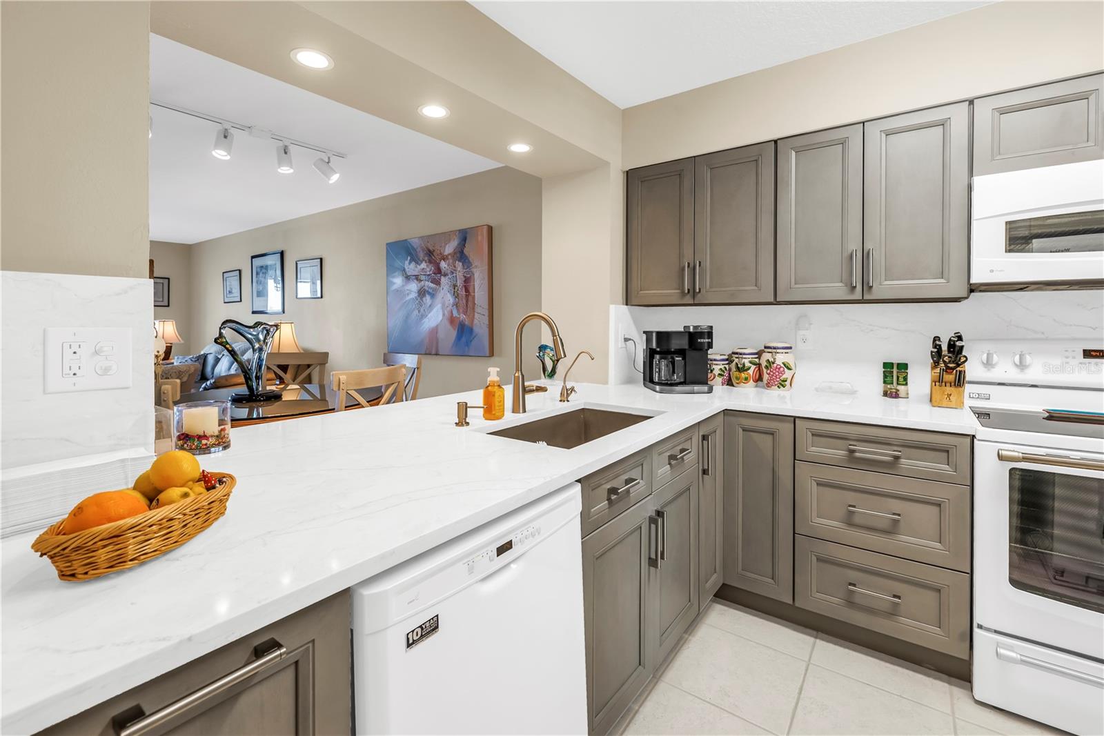 6093 BAHIA DEL MAR CIR #375, ST PETERSBURG, FL, 33715