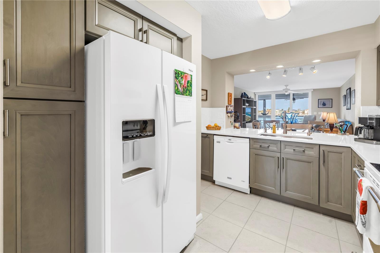 6093 BAHIA DEL MAR CIR #375, ST PETERSBURG, FL, 33715