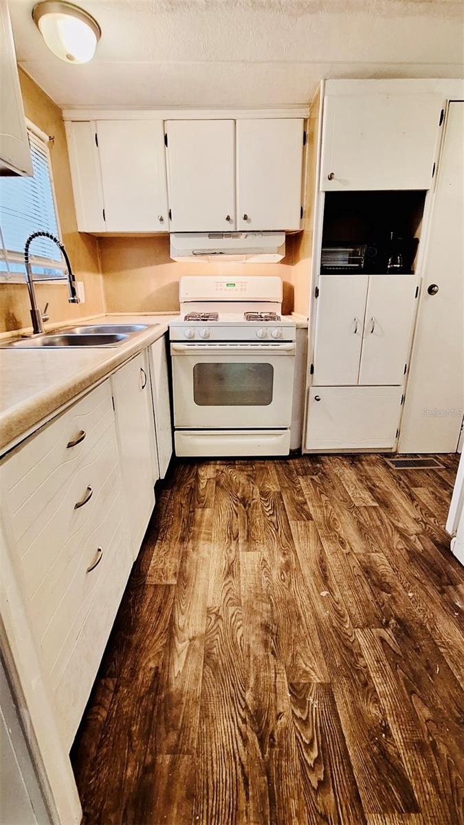 2613 HOLLY PLACE, LEESBURG, FL, 34748
