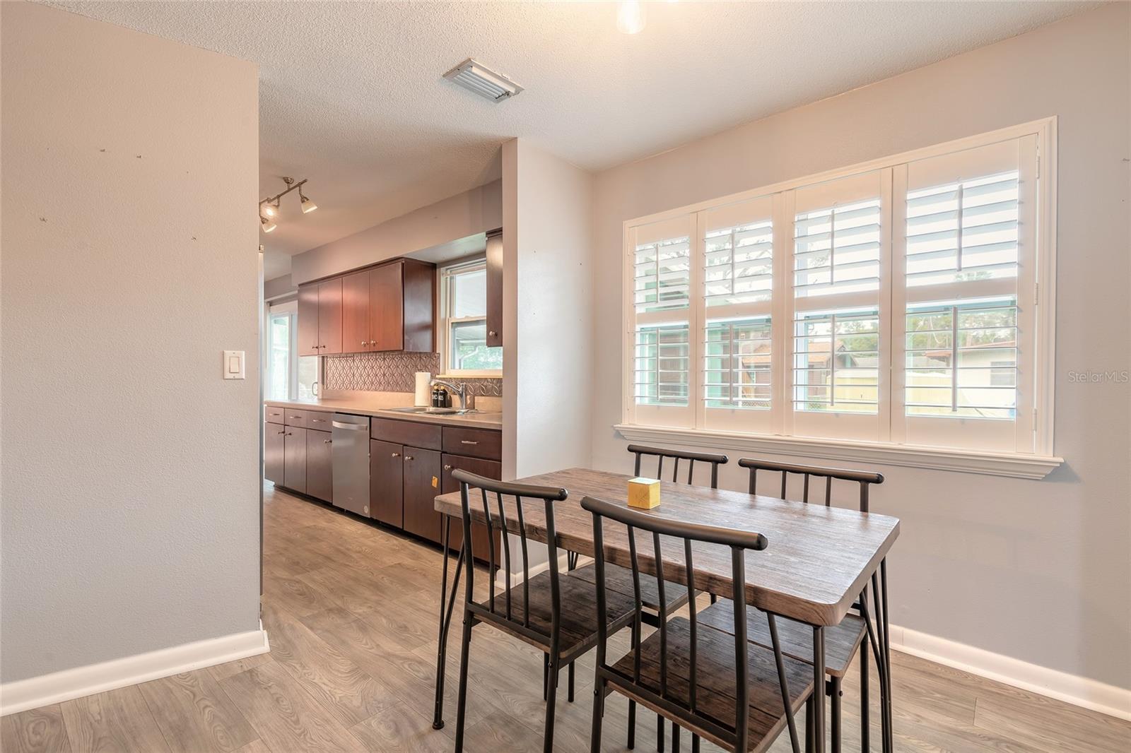 413 DIVISION AVE, ORMOND BEACH, FL, 32174
