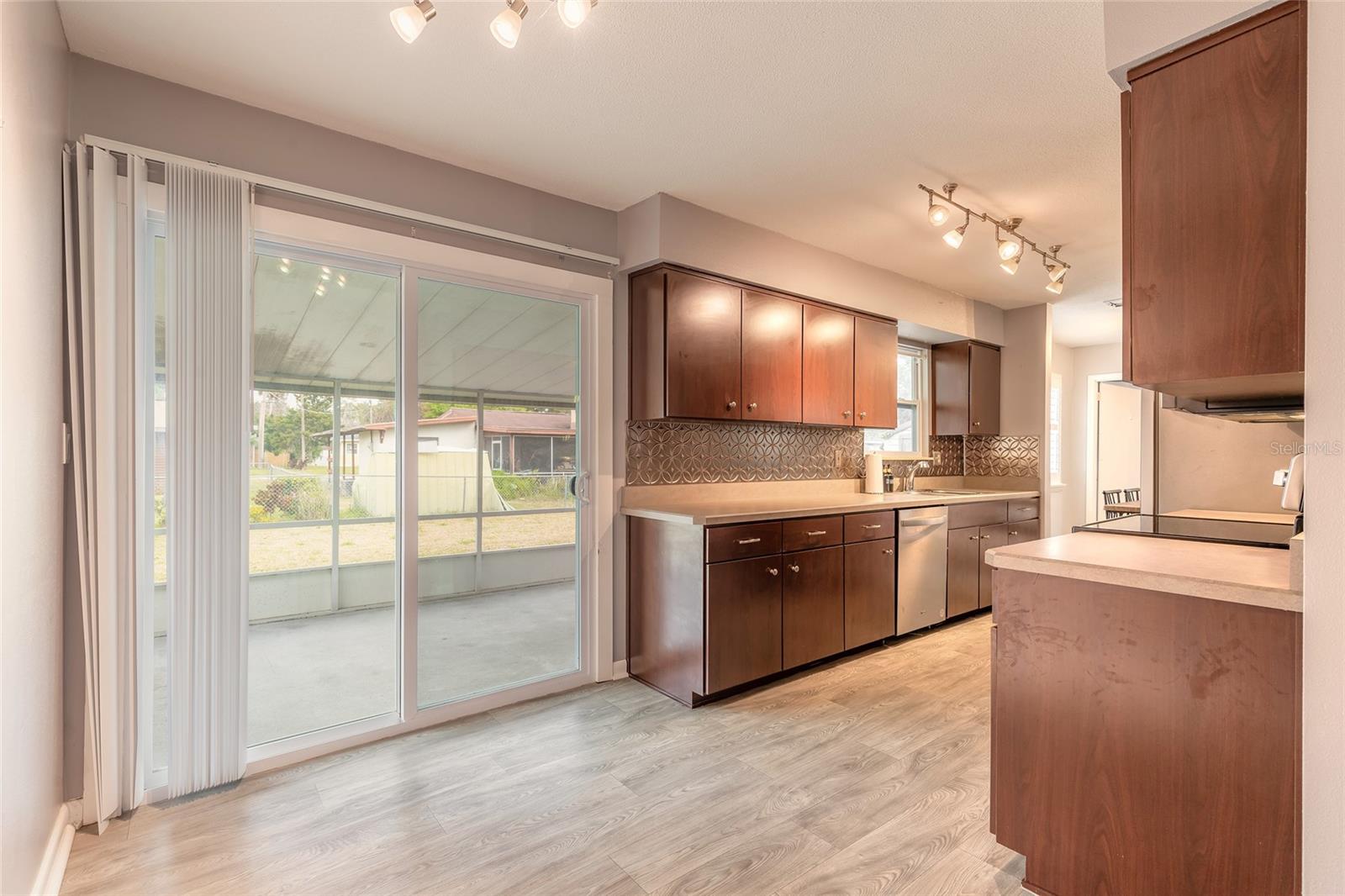 413 DIVISION AVE, ORMOND BEACH, FL, 32174