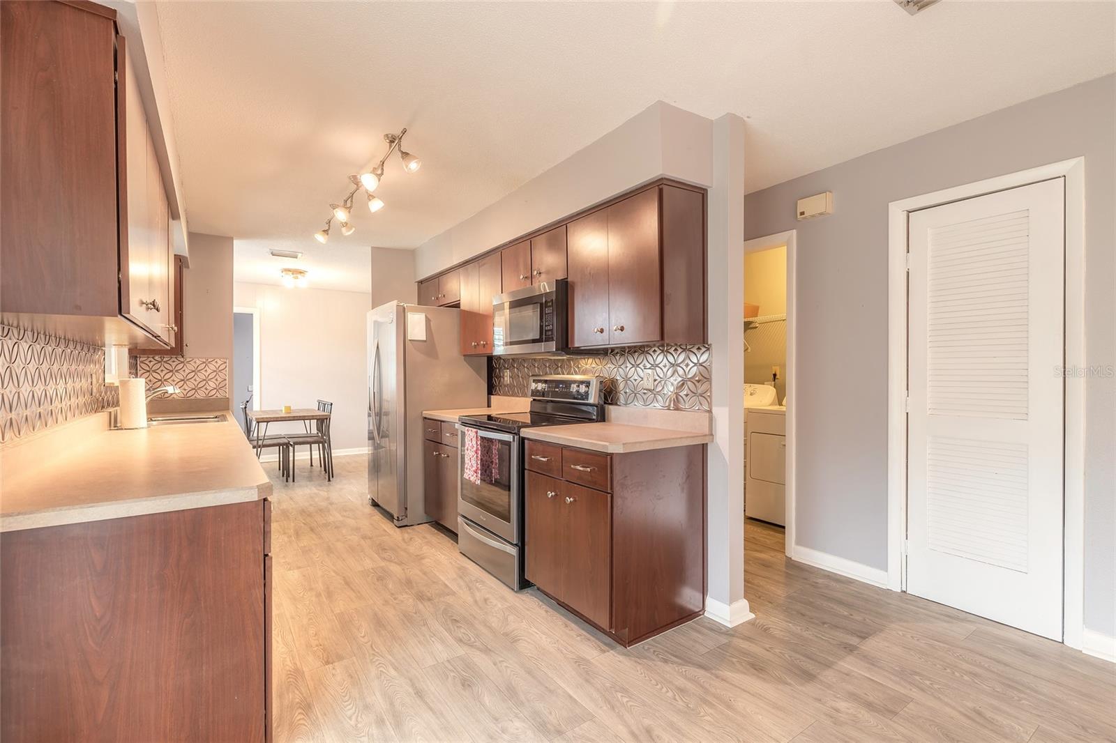 413 DIVISION AVE, ORMOND BEACH, FL, 32174