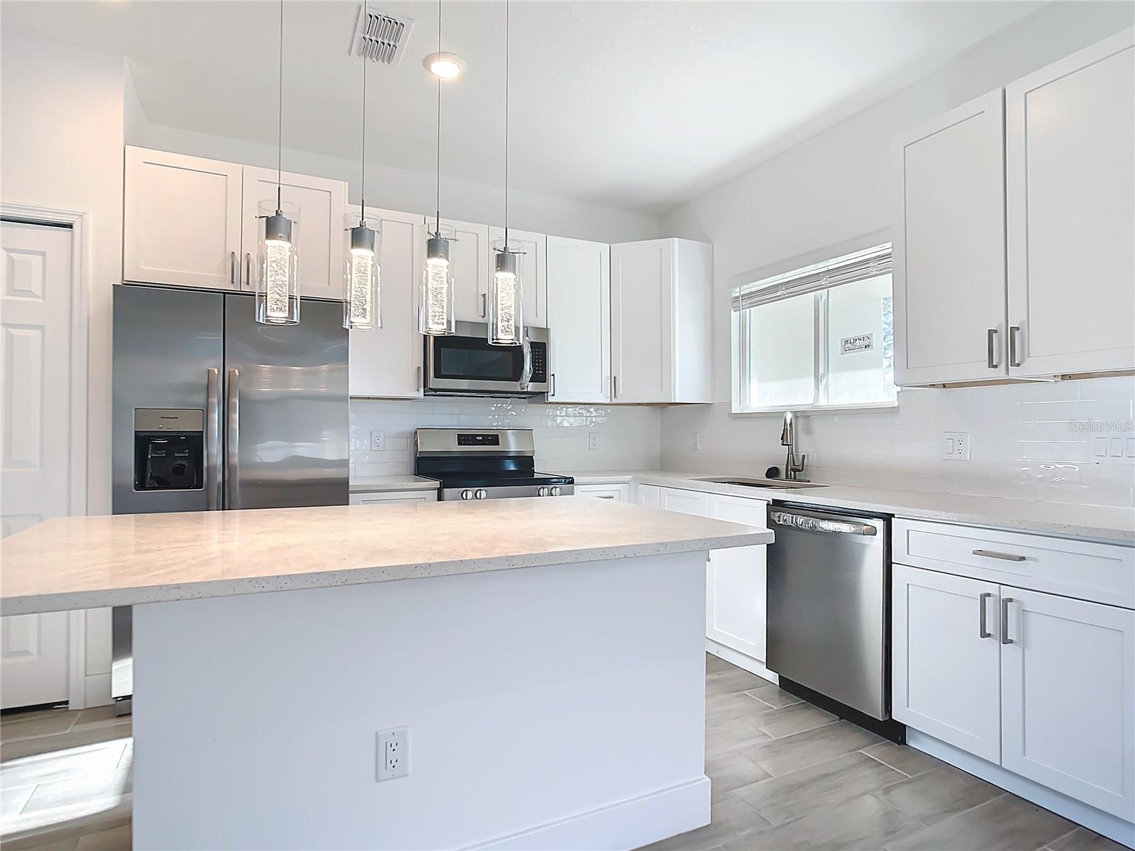 211 AUSTRALIAN DR, ROTONDA WEST, FL, 33947