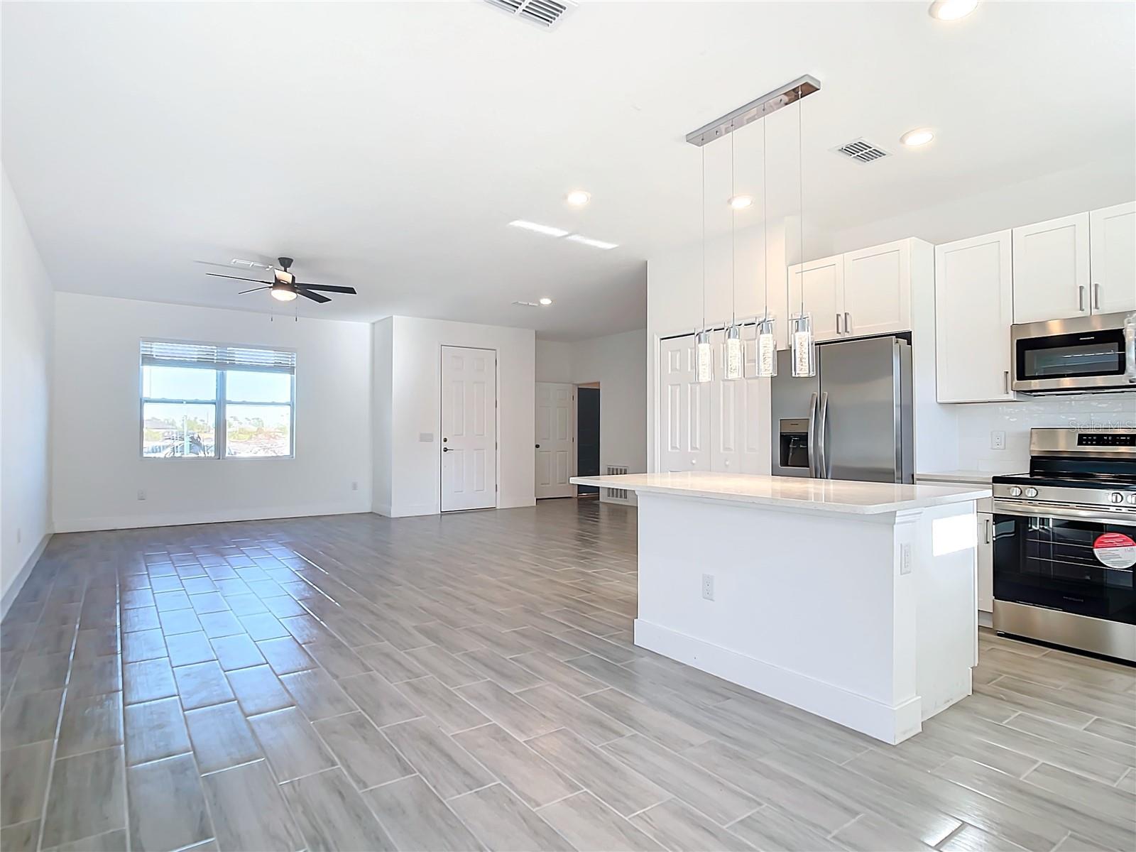 211 AUSTRALIAN DR, ROTONDA WEST, FL, 33947