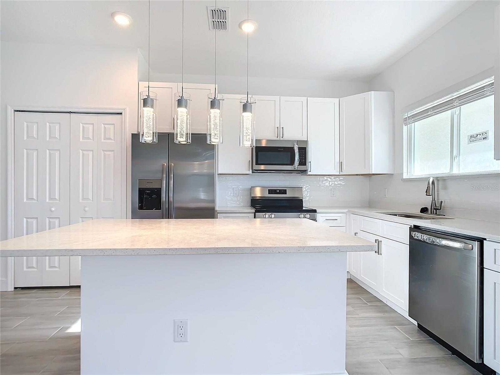 211 AUSTRALIAN DR, ROTONDA WEST, FL, 33947