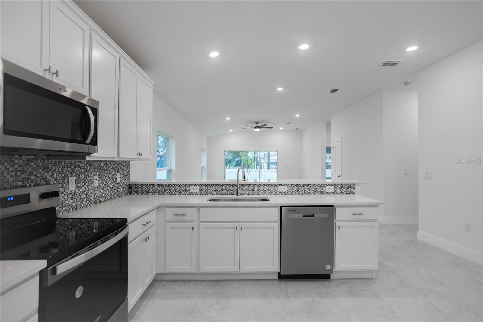 528 ROSE APPLE CIR, PORT CHARLOTTE, FL, 33954