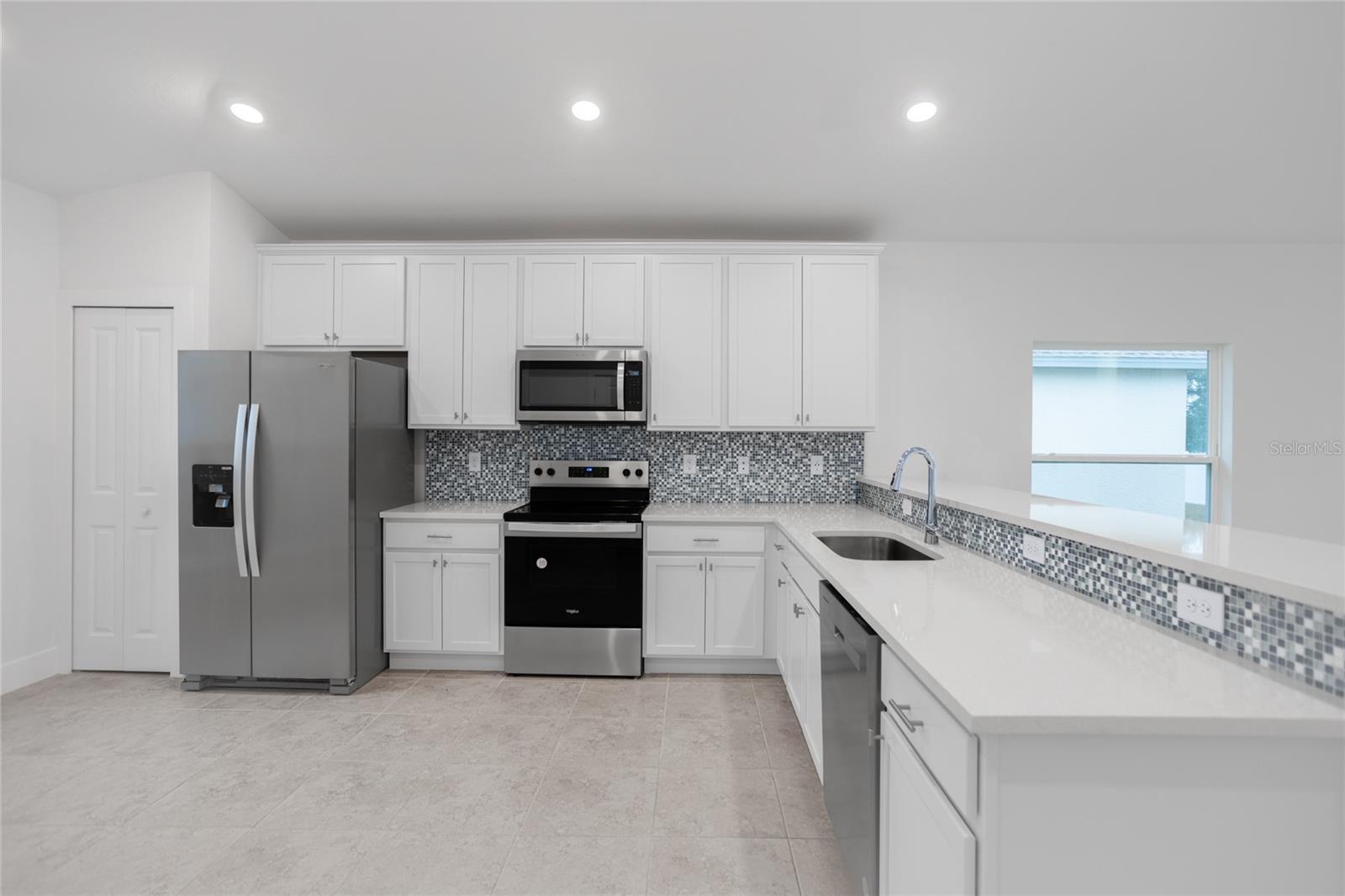 528 ROSE APPLE CIR, PORT CHARLOTTE, FL, 33954