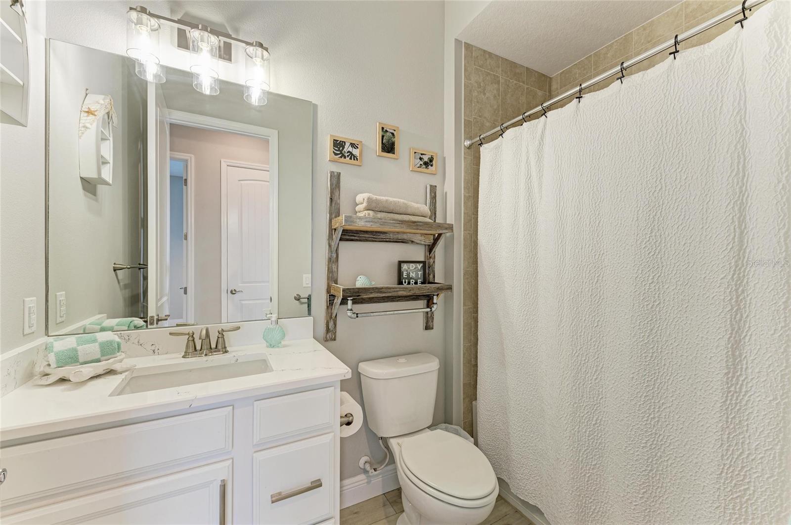 326 COMPASS POINT DR #201, BRADENTON, FL, 34209
