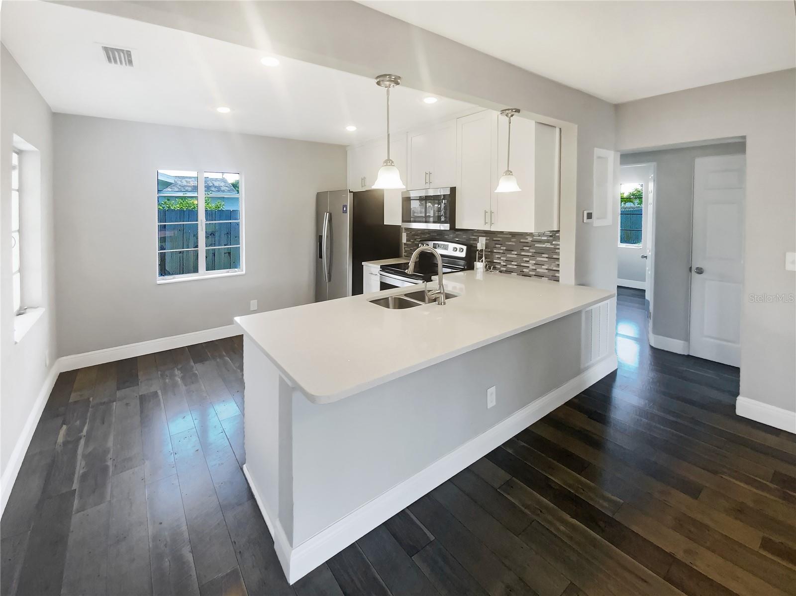 5466 9TH AVE N, ST PETERSBURG, FL, 33710
