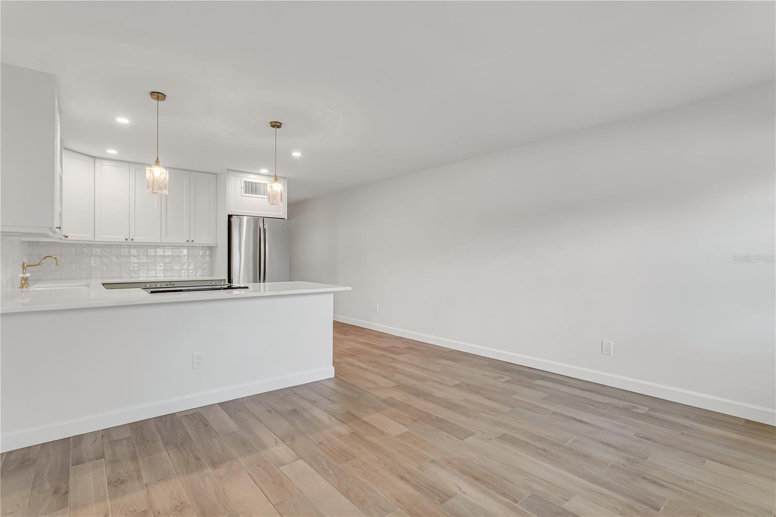 216 36TH AVE N #202B, ST PETERSBURG, FL, 33704