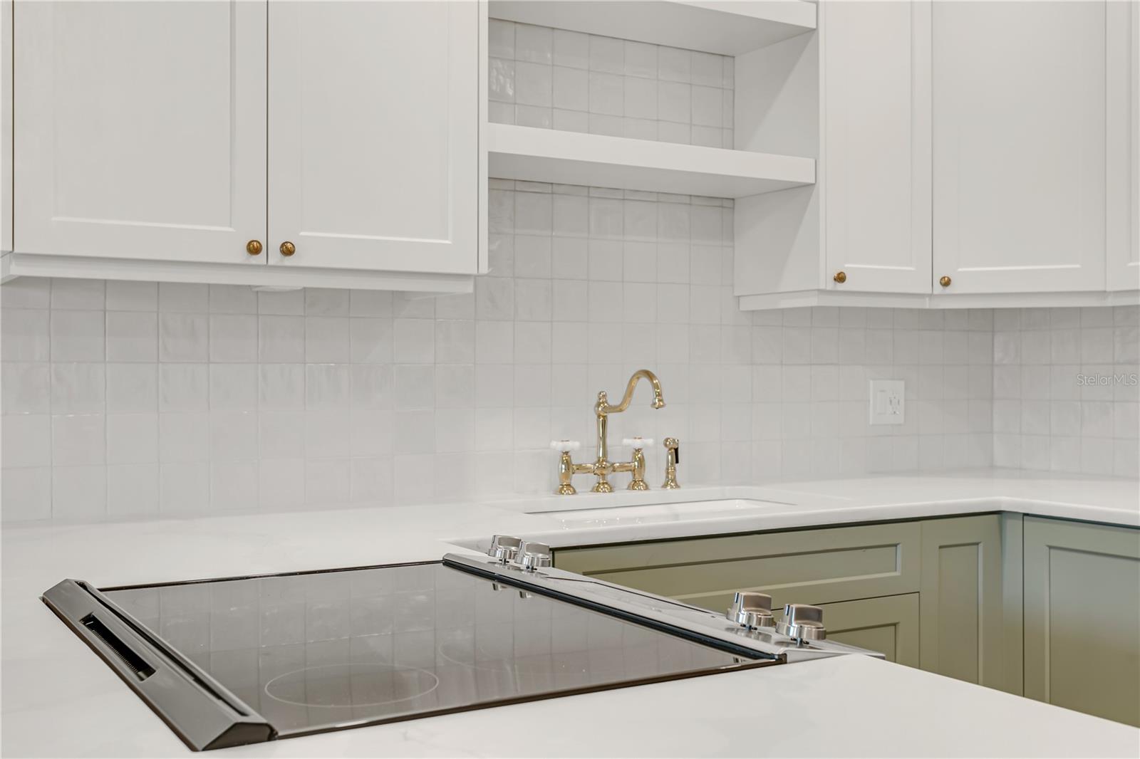 216 36TH AVE N #202B, ST PETERSBURG, FL, 33704