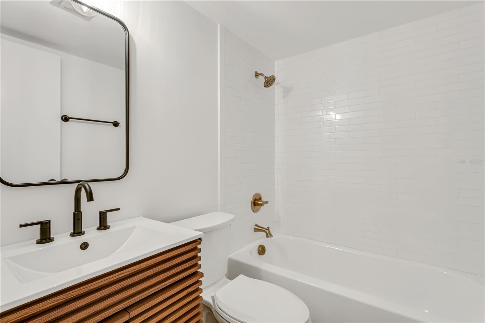 216 36TH AVE N #202B, ST PETERSBURG, FL, 33704