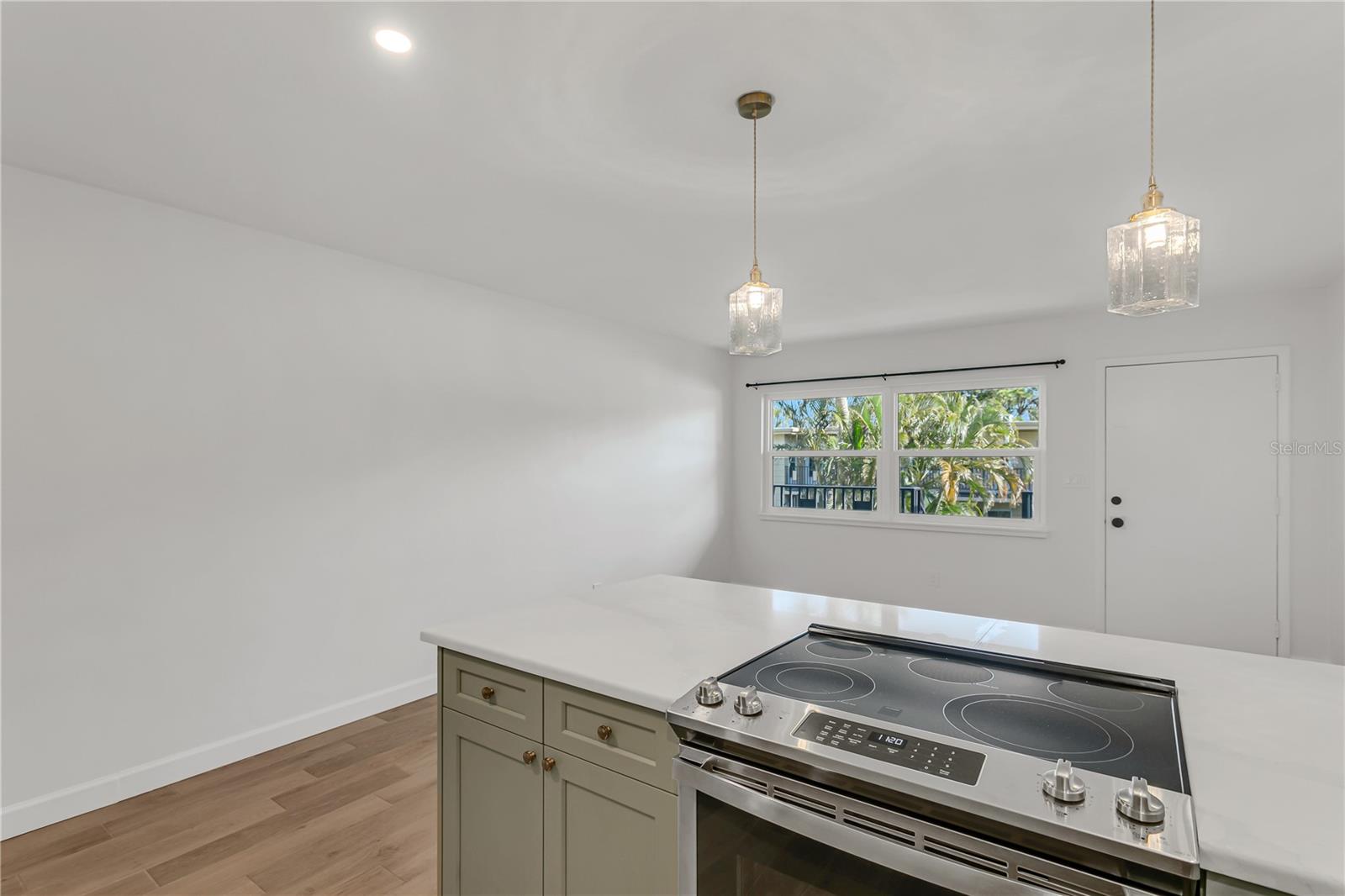 216 36TH AVE N #202B, ST PETERSBURG, FL, 33704