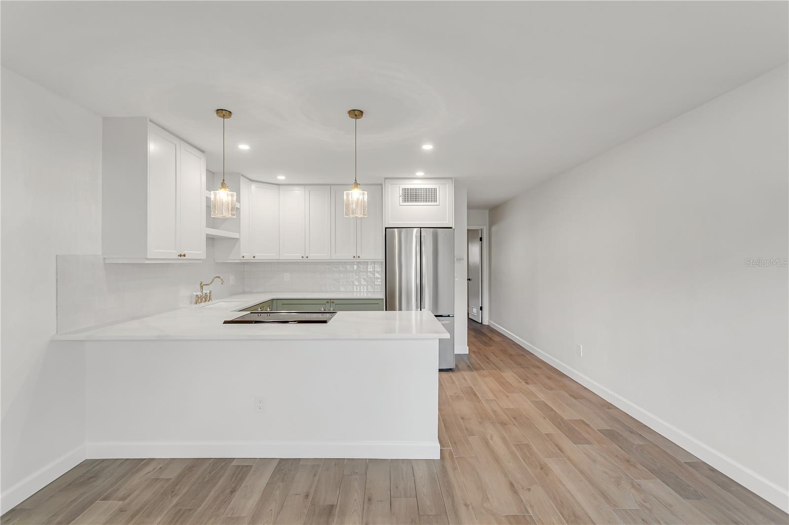 216 36TH AVE N #202B, ST PETERSBURG, FL, 33704