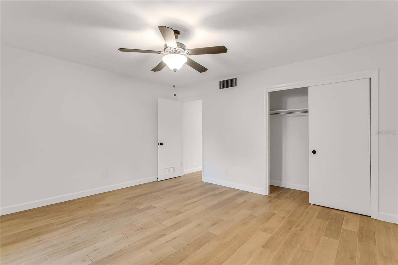 216 36TH AVE N #202B, ST PETERSBURG, FL, 33704