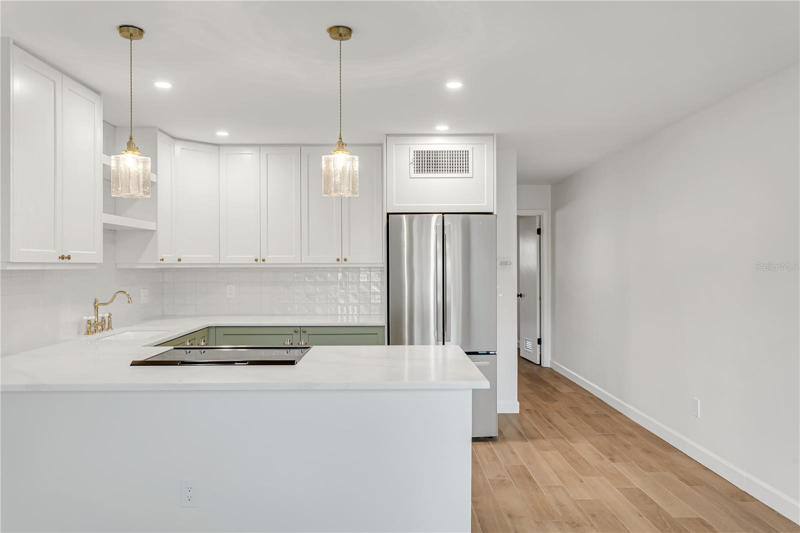 216 36TH AVE N #202B, ST PETERSBURG, FL, 33704