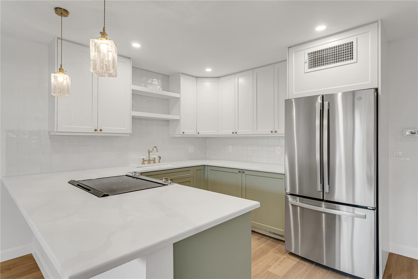 216 36TH AVE N #202B, ST PETERSBURG, FL, 33704